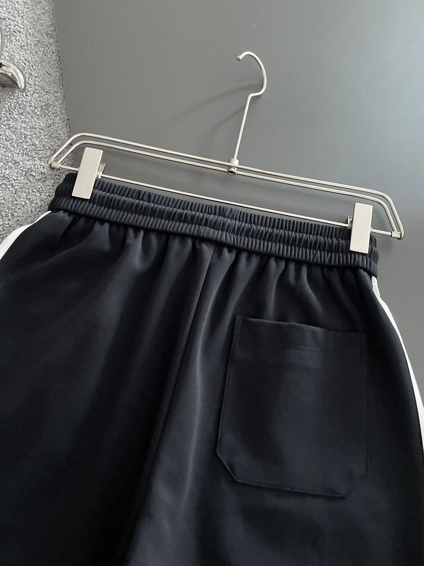 Hermès three-standard complete 2026 summer New Arrival men's casual shorts, advanced custom-made Breathable fabric, Breathable fabric, extremely stretchy and comfortable, impeccable details, top-grade accessories, original logo design concept, delicate and soft feel! The upper body fit is awesome! Size: M-XXXL Please state your height and weight when ordering